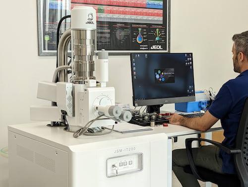 Scanning electron microscope with EDS probe